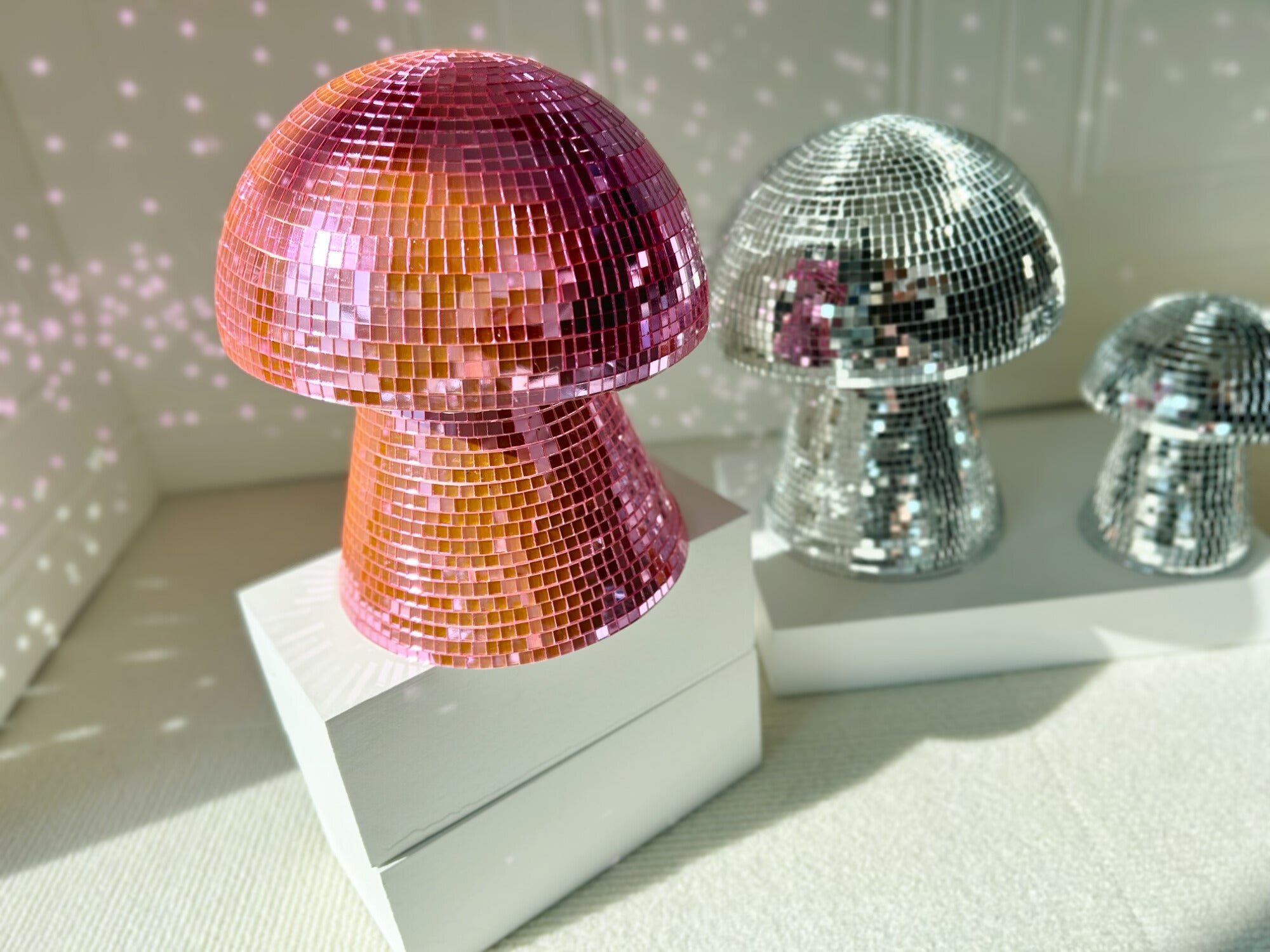 Prism & Glow Nest glittering disco mushrooms: Make your world glow!